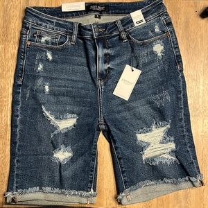 Judy Blue distressed Bermuda shorts
